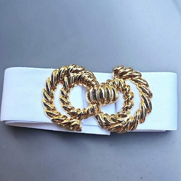 Vintage Motions East White Stretchy Belt With Gold Wooven Hardware - Picture 1 of 5